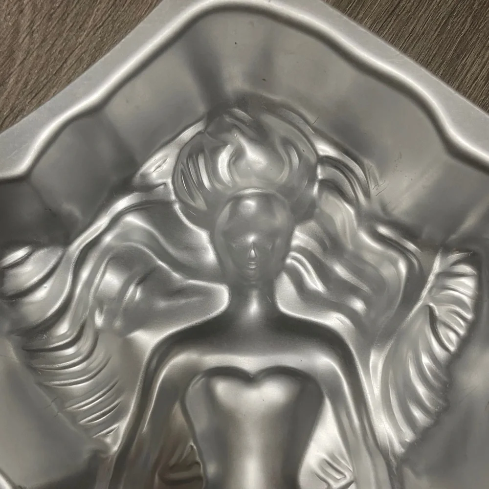 VINTAGE Wilton 1992 Barbie Cake Pan 2105-2551